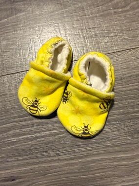 Yellow Bee-Print Baby Shoes